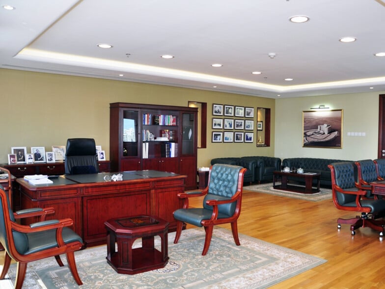 More Photos Of 15-39 Market St, Amsterdam Storefront Retail Office For Lease