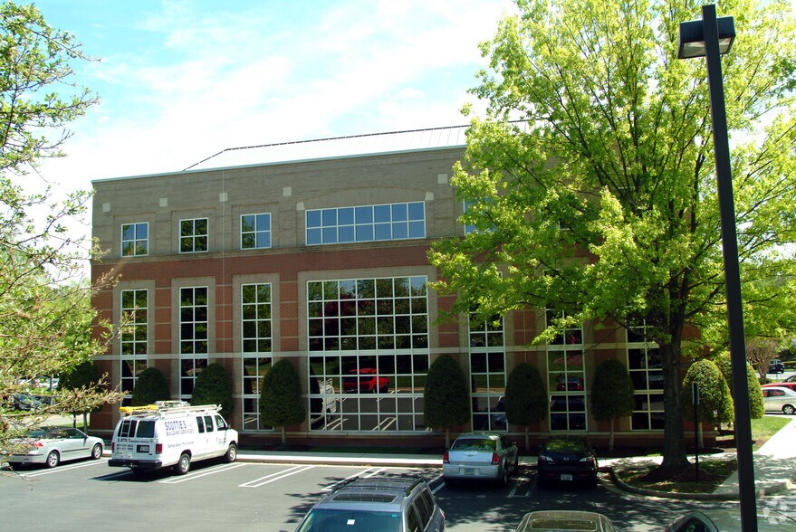 More Photos Of 7100 Forest Ave, Richmond Loft Creative Space For Lease