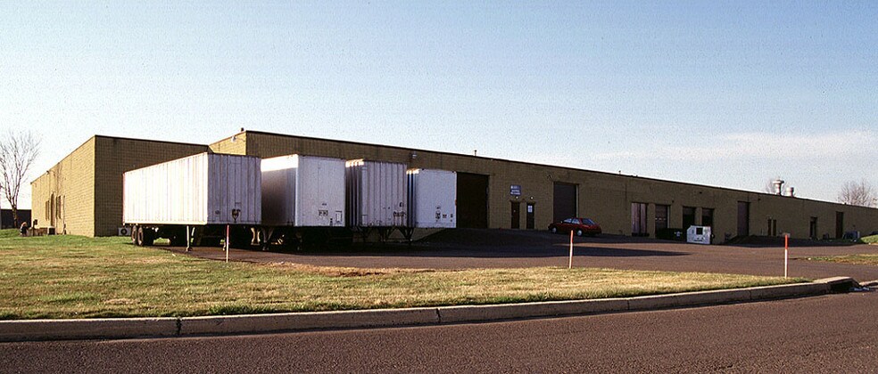 More Photos Of 11-19 Vincent Cir, Warminster Township Warehouse For Lease
