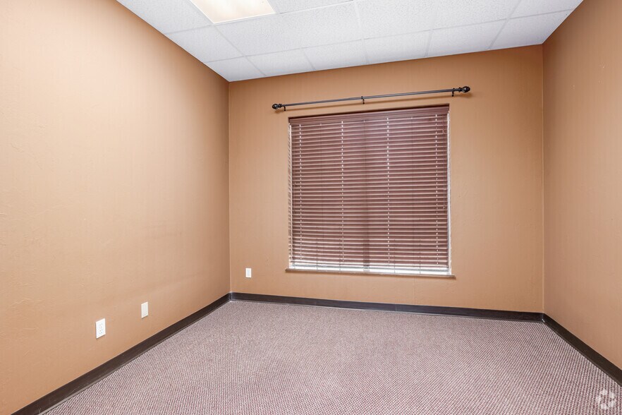More Photos Of 2350-2360 McKown Dr, Norman Office For Lease