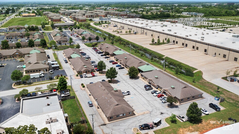 More Photos Of 2709 SE I St, Bentonville Unknown For Lease