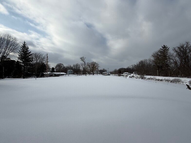 More Photos Of 11 Pottery Rd, Sullivan Unknown For Lease