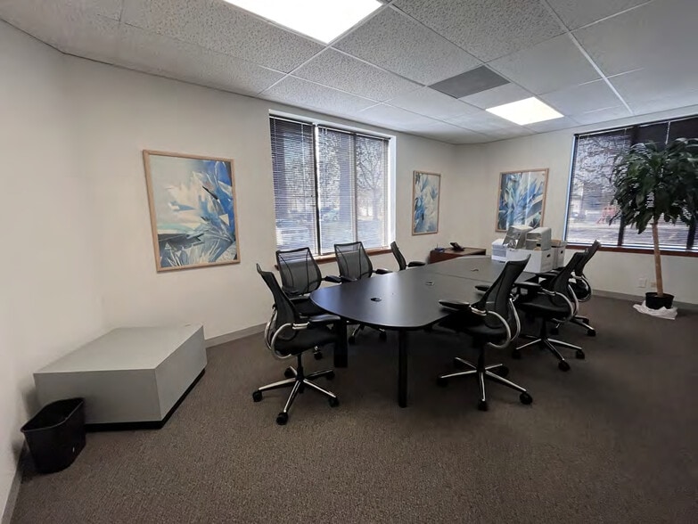 More Photos Of 122 S County Farm Rd, Wheaton Medical For Lease