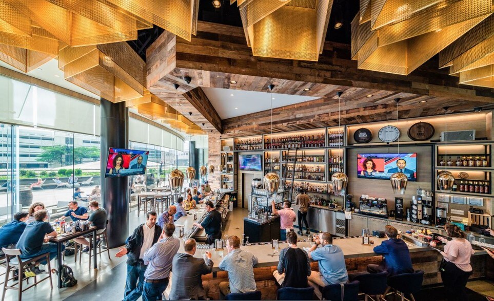 More Photos Of 300 S Riverside Plz, Chicago Office For Lease