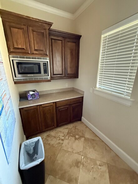 More Photos Of 2913 Overland Trl, Sherman Medical For Lease