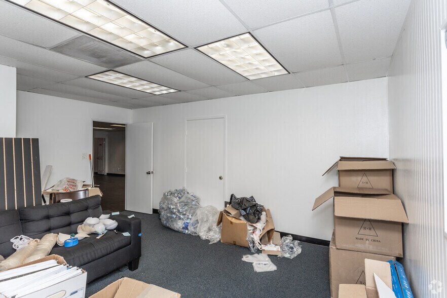 More Photos Of 4444 Union Pacific Ave, Commerce Warehouse For Sale