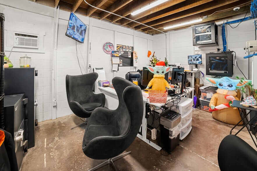 More Photos Of 3156 Oihana St, Lihue Warehouse For Sale