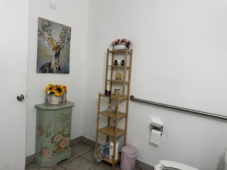 More Photos Of 12343-12345 W Dixie Hwy, North Miami Storefront For Lease