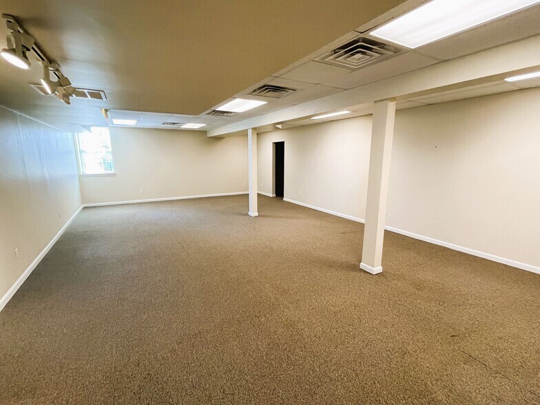 More Photos Of 206 N Central Ave, Eureka Office For Lease