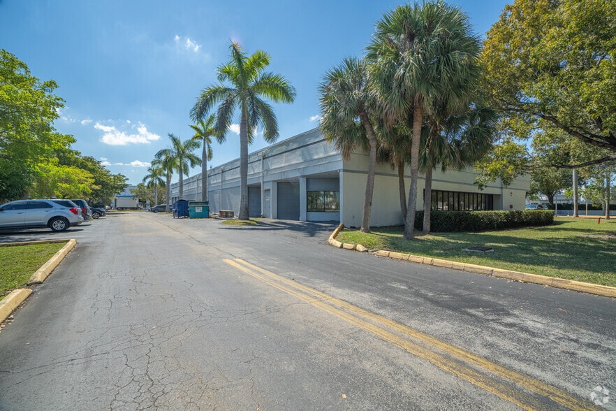 More Photos Of 8880 NW 20th St, Doral Research And Development For Lease