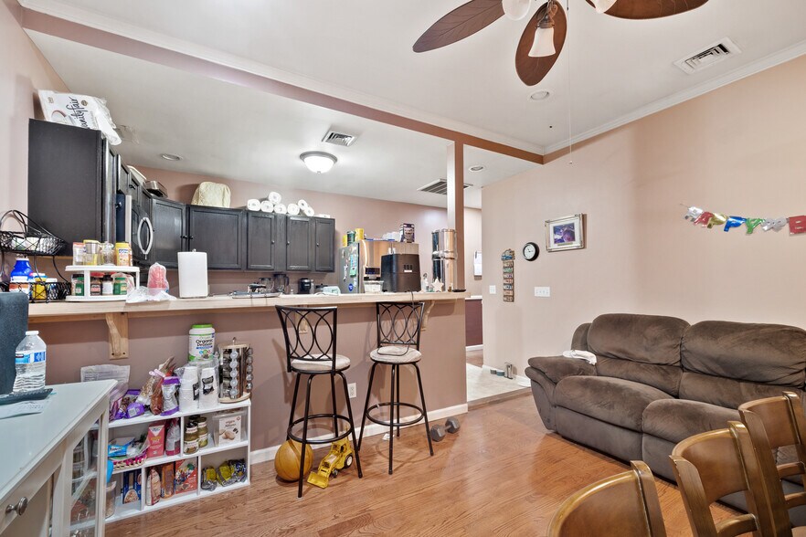 More Photos Of , Leonia General Retail For Sale
