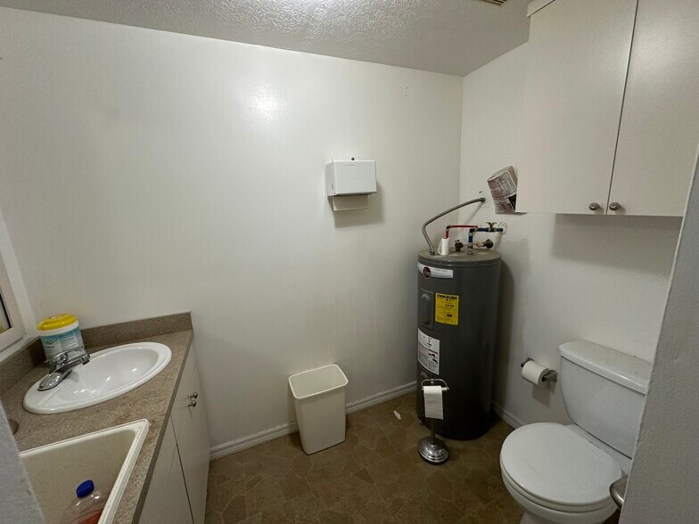 More Photos Of 739 Glenwood Ave, Sebring Manufacturing For Sale