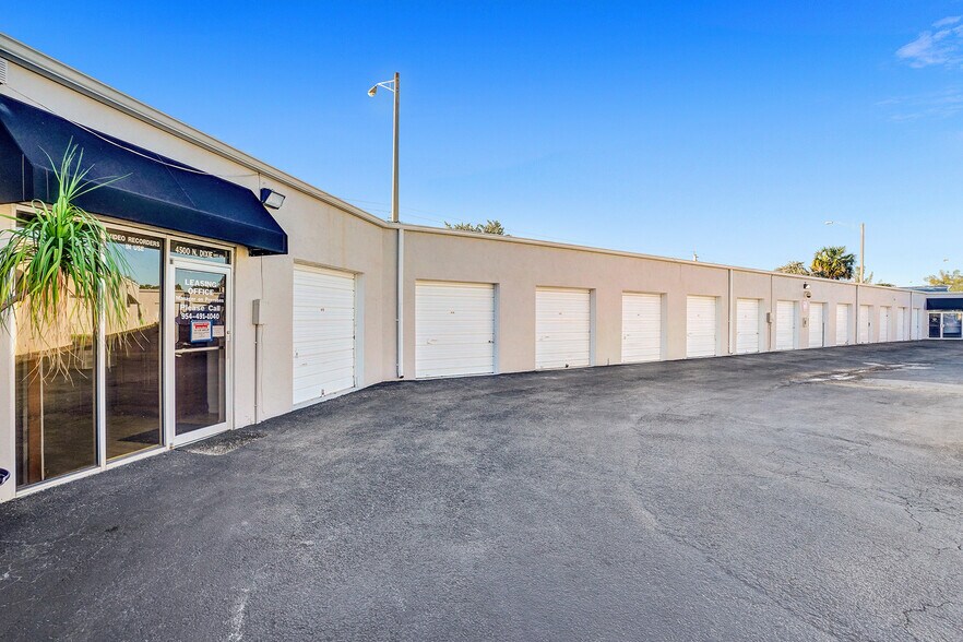 More Photos Of 959 NE Floranada Rd, Oakland Park Showroom For Lease