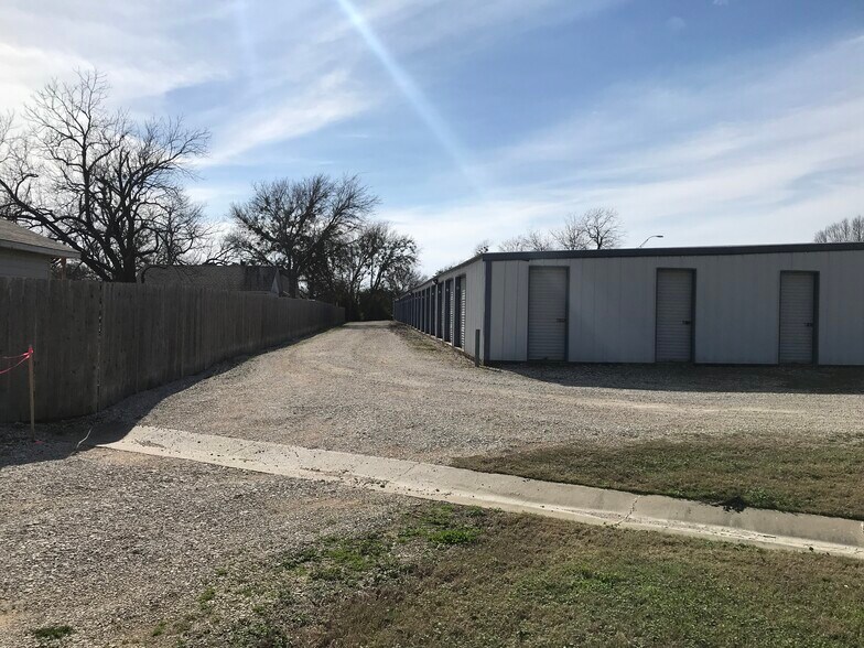 More Photos Of 412 City, Caldwell Self Storage For Sale