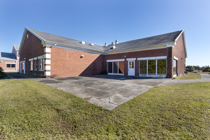 More Photos Of 4400 Dixie Hwy NE, Palm Bay Schools For Sale