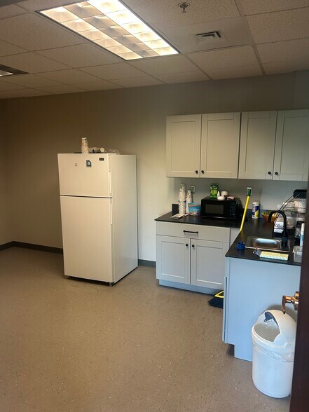 More Photos Of 935 Jefferson Blvd, Warwick Office For Sale