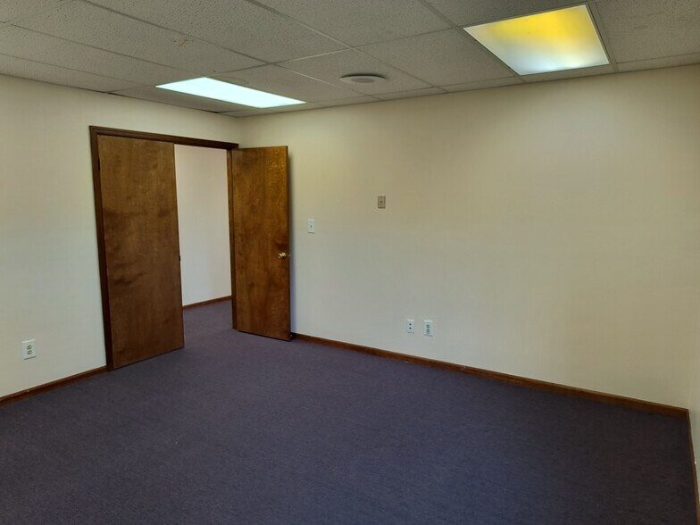More Photos Of 67-74 Brunswick Woods Dr, East Brunswick Medical For Lease