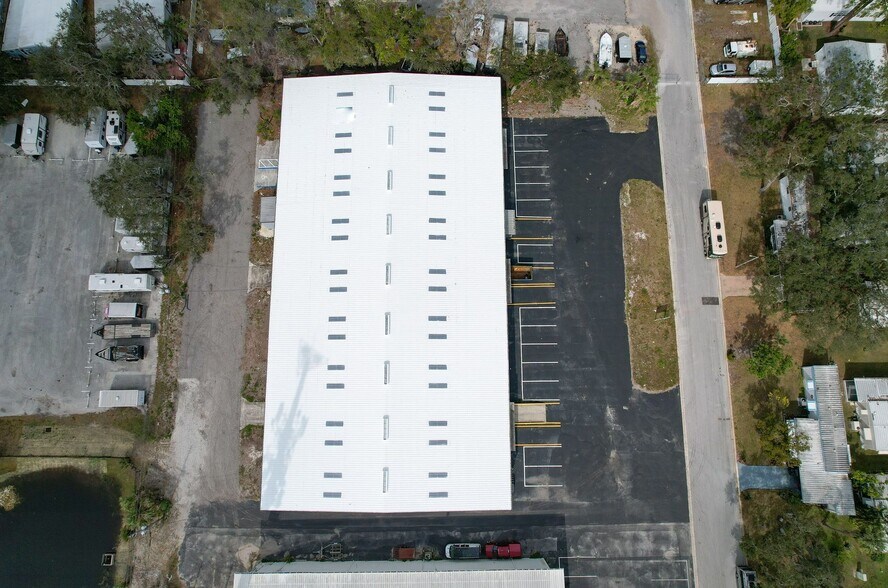 More Photos Of 2250 10th St SE, Largo Distribution For Sale