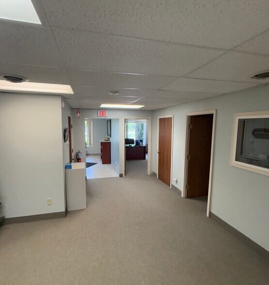 More Photos Of 1 Oxford Xing, New Hartford Medical For Lease