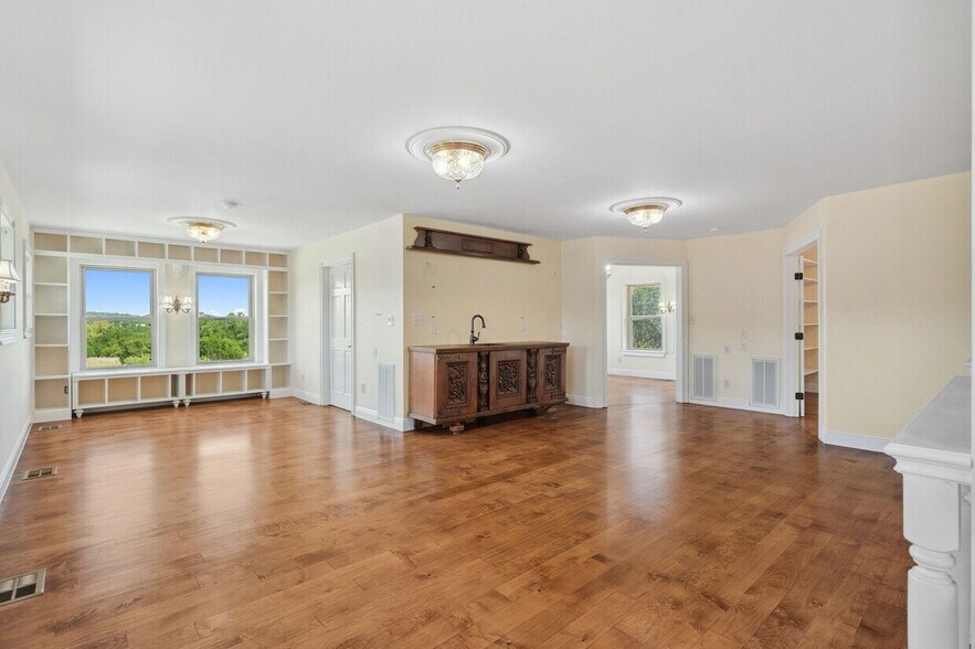 More Photos Of 4032 Ranch Road 3232, Johnson City Hotel For Sale