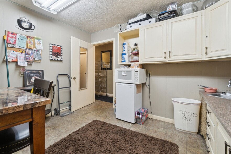 More Photos Of 4344 Richfield Rd, Flint Office For Sale