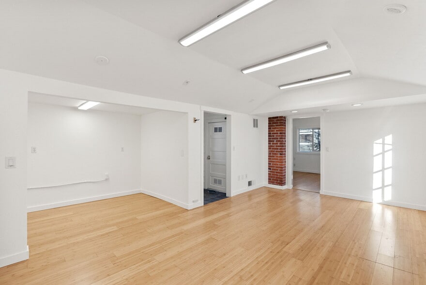 More Photos Of 15 NW Franklin Ave, Bend Office For Sale