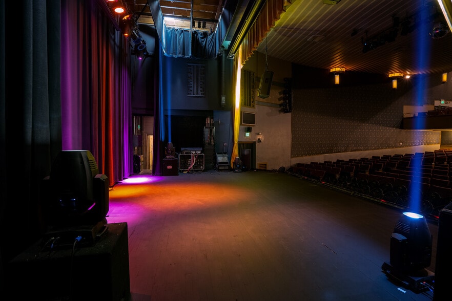 More Photos Of 143 SE H St, Grants Pass Theater Concert Hall For Sale