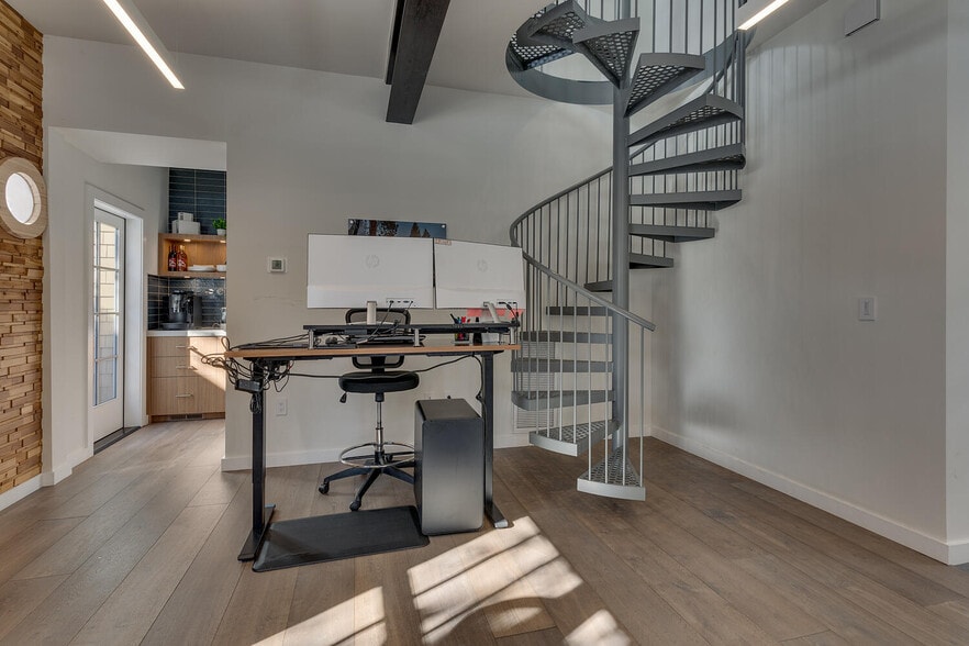 More Photos Of 10270 Donner Pass Rd, Truckee Office For Lease