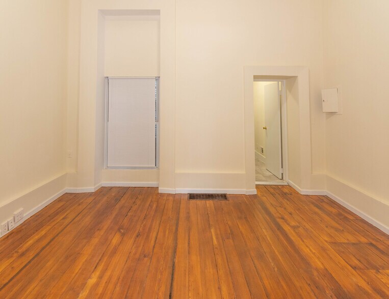 More Photos Of 2100-2102 Maryland Ave, Baltimore Apartments For Sale