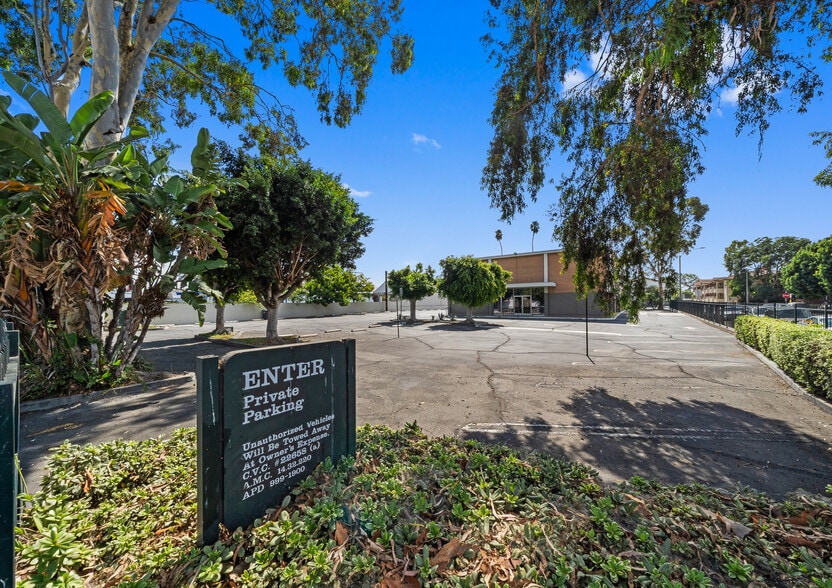 More Photos Of 2231 W Lincoln Ave, Anaheim Freestanding For Sale