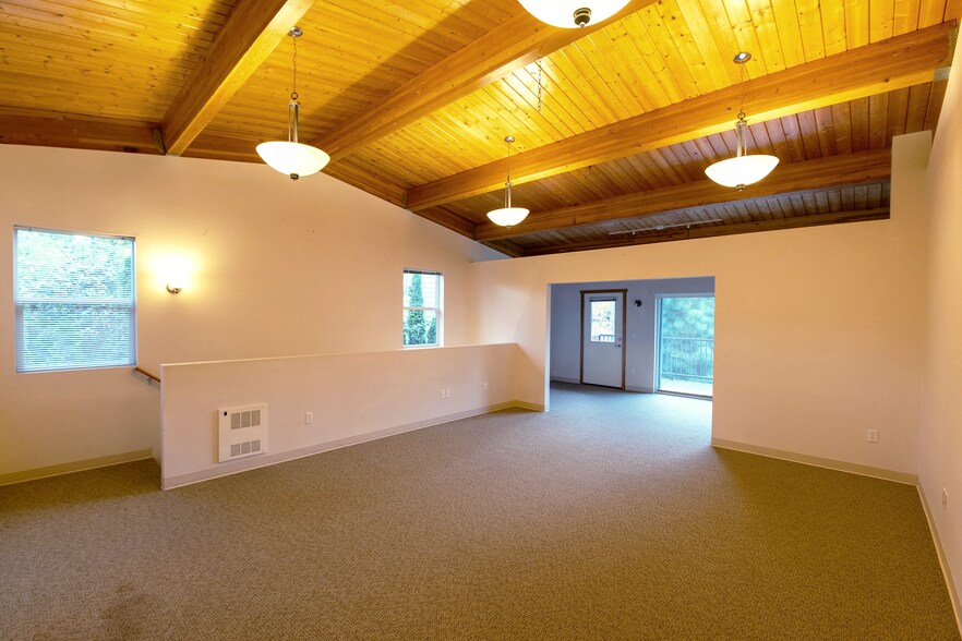 More Photos Of 8114 N Mississippi Ave, Portland Showroom For Lease