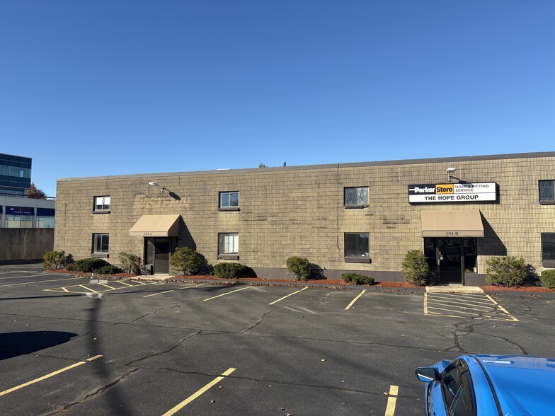 More Photos Of 134 New Boston St, Woburn Warehouse For Lease