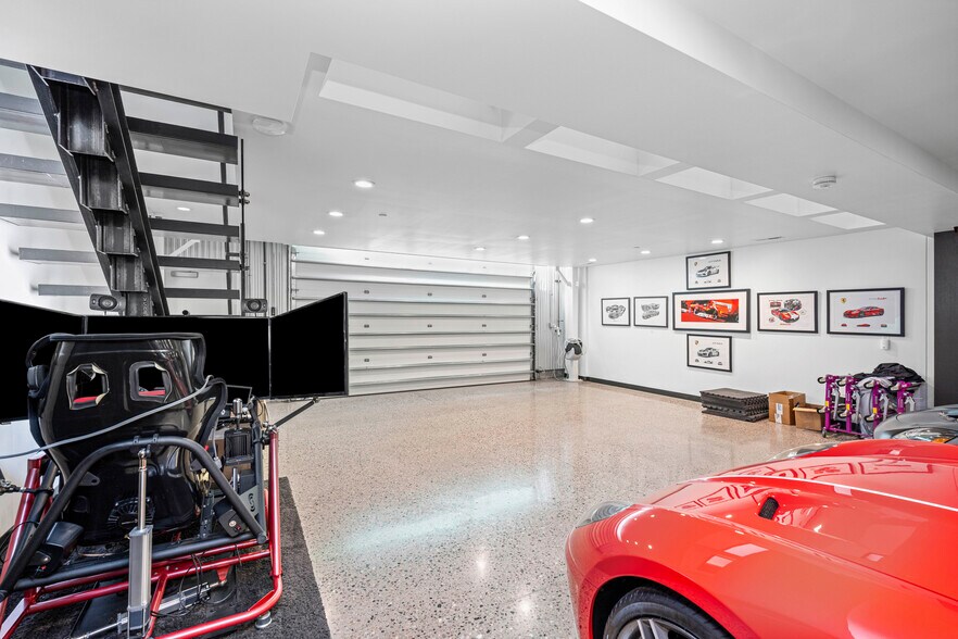 More Photos Of 135 W Speed Way, Pontiac Showroom For Sale