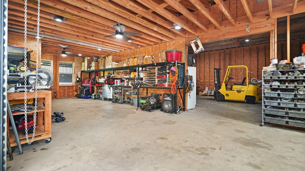 More Photos Of 10511 W Hidden Lake Ln, Richmond Specialty For Sale