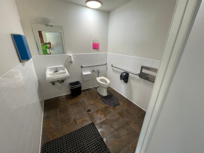 More Photos Of 1722 E Rose Ave, Orange Office For Sale