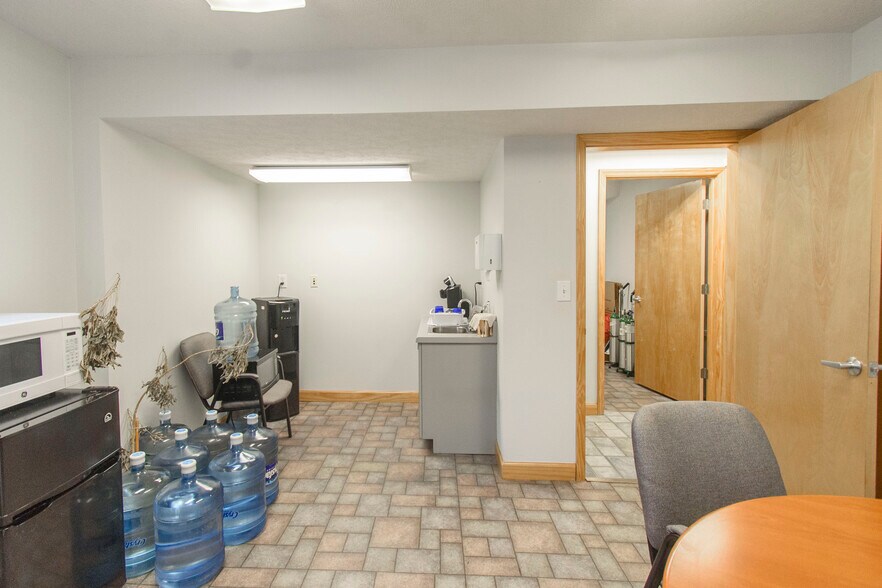 More Photos Of 1201 Elm St, Christiansburg Office For Sale