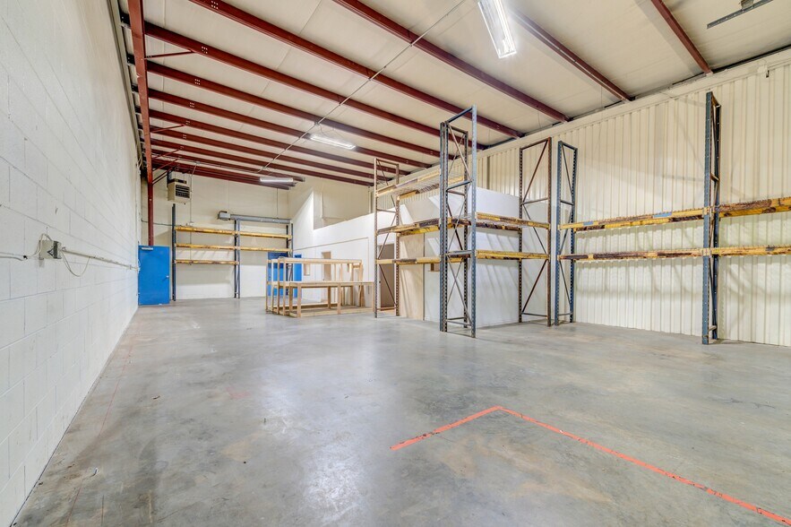 More Photos Of 617 Cepi Dr, Chesterfield Warehouse For Lease