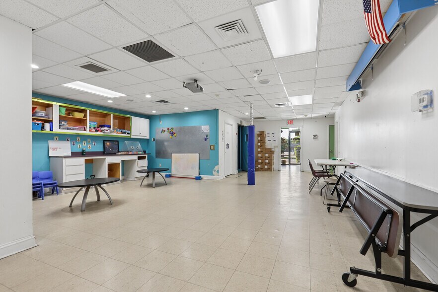 More Photos Of 772 Foxridge Center Dr, Orange Park Office For Sale