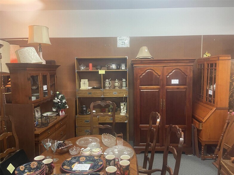 More Photos Of 101 Park Place Cir, Cresson Storefront Retail Office For Sale