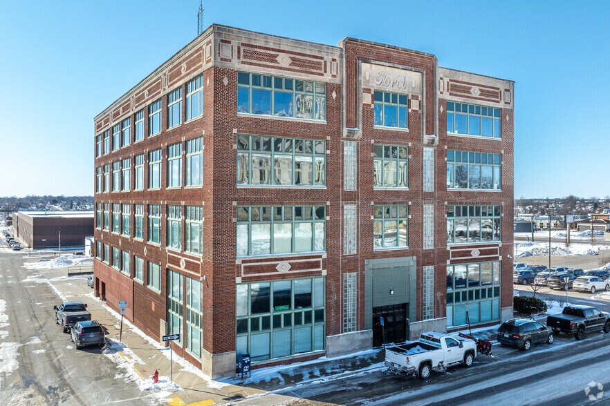 More Photos Of 11 E Church St, Marshalltown Unknown For Sale