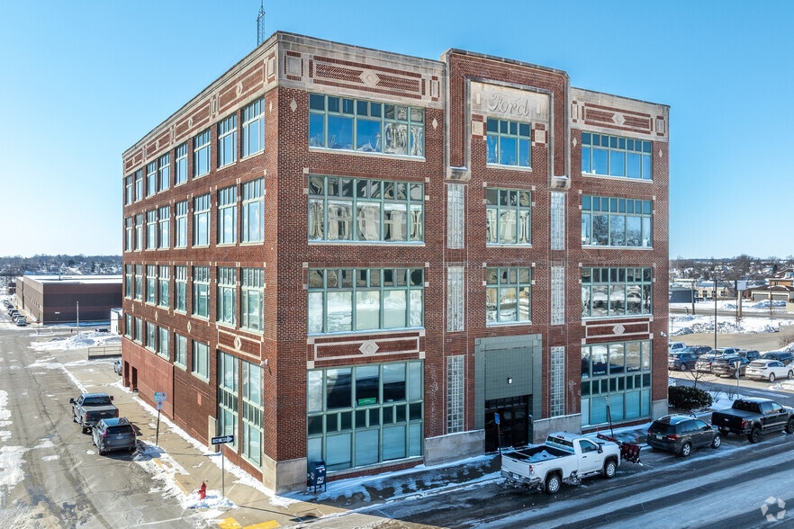 More Photos Of 11 E Church St, Marshalltown Unknown For Sale