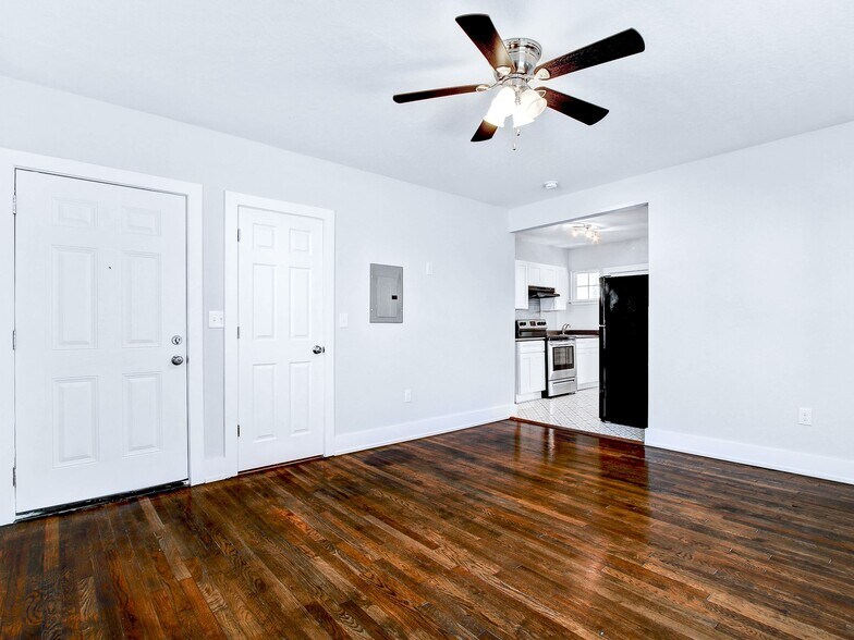 More Photos Of 1020 W French Plz, San Antonio Apartments For Sale