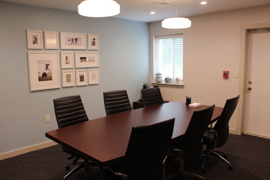 More Photos Of 5193-5195 W Woodmill Dr, Wilmington Office For Sale