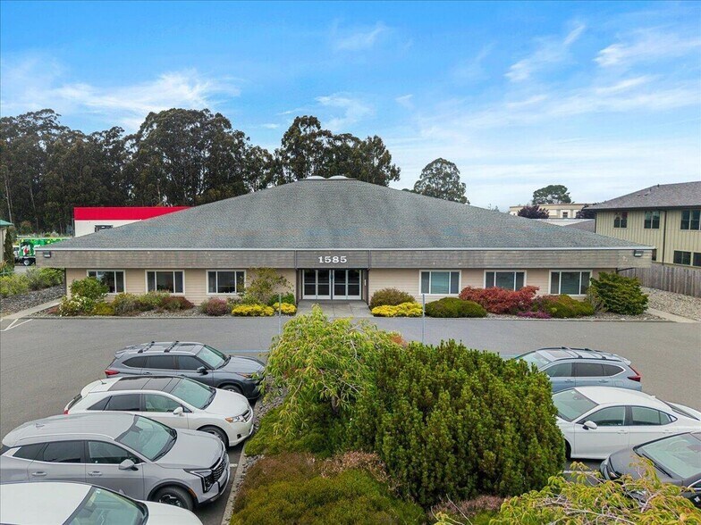 More Photos Of 1585 Heartwood Dr, Mckinleyville Medical For Sale