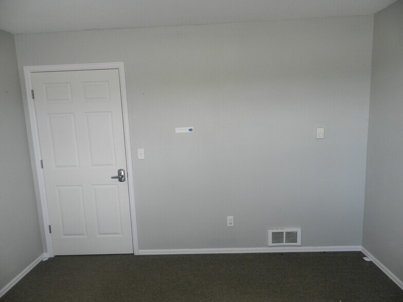 More Photos Of 445 Kristen Ct, Montrose Warehouse For Sale