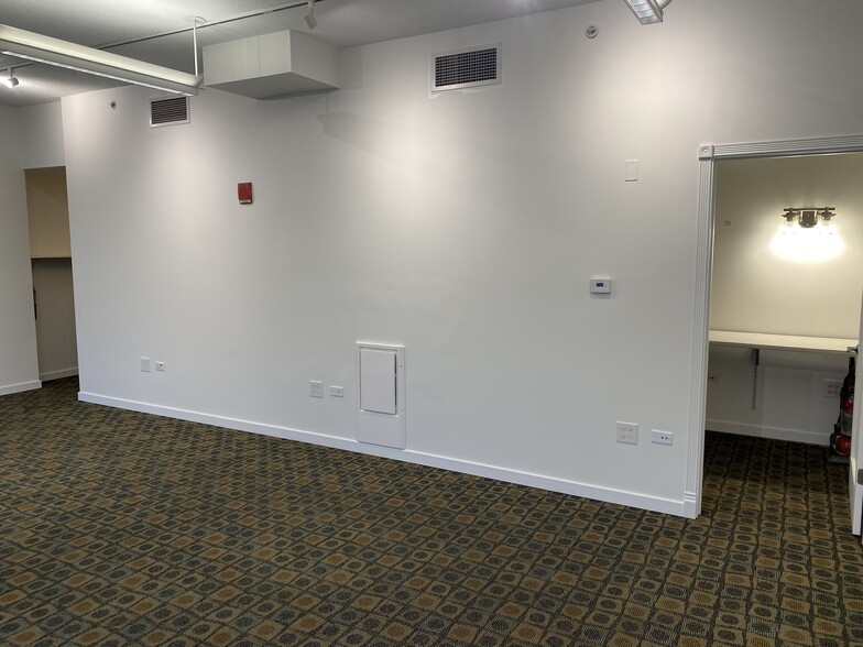More Photos Of 800 Elgin Rd, Evanston Apartments For Sale