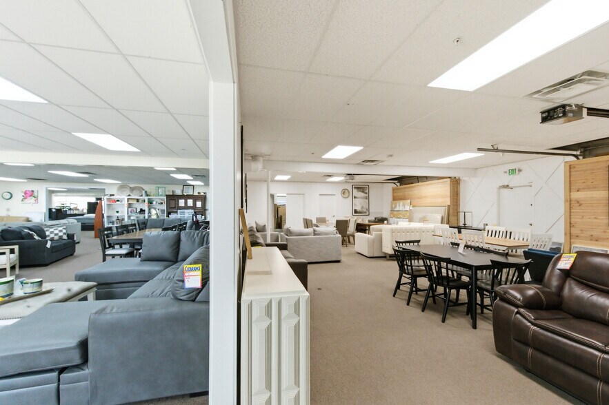 More Photos Of 190 N State St, Orem Freestanding For Lease