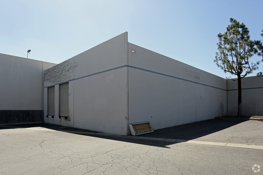 More Photos Of 1474-1484 E Francis St, Ontario Warehouse For Lease