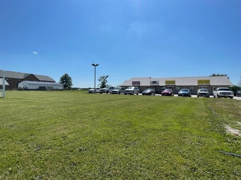 More Photos Of 2005 N Missouri St, Macon Office Residential For Sale