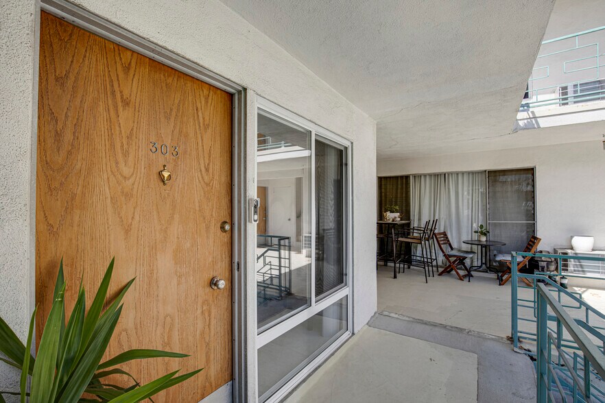 More Photos Of 1959 Grace Ave, Los Angeles Apartments For Sale